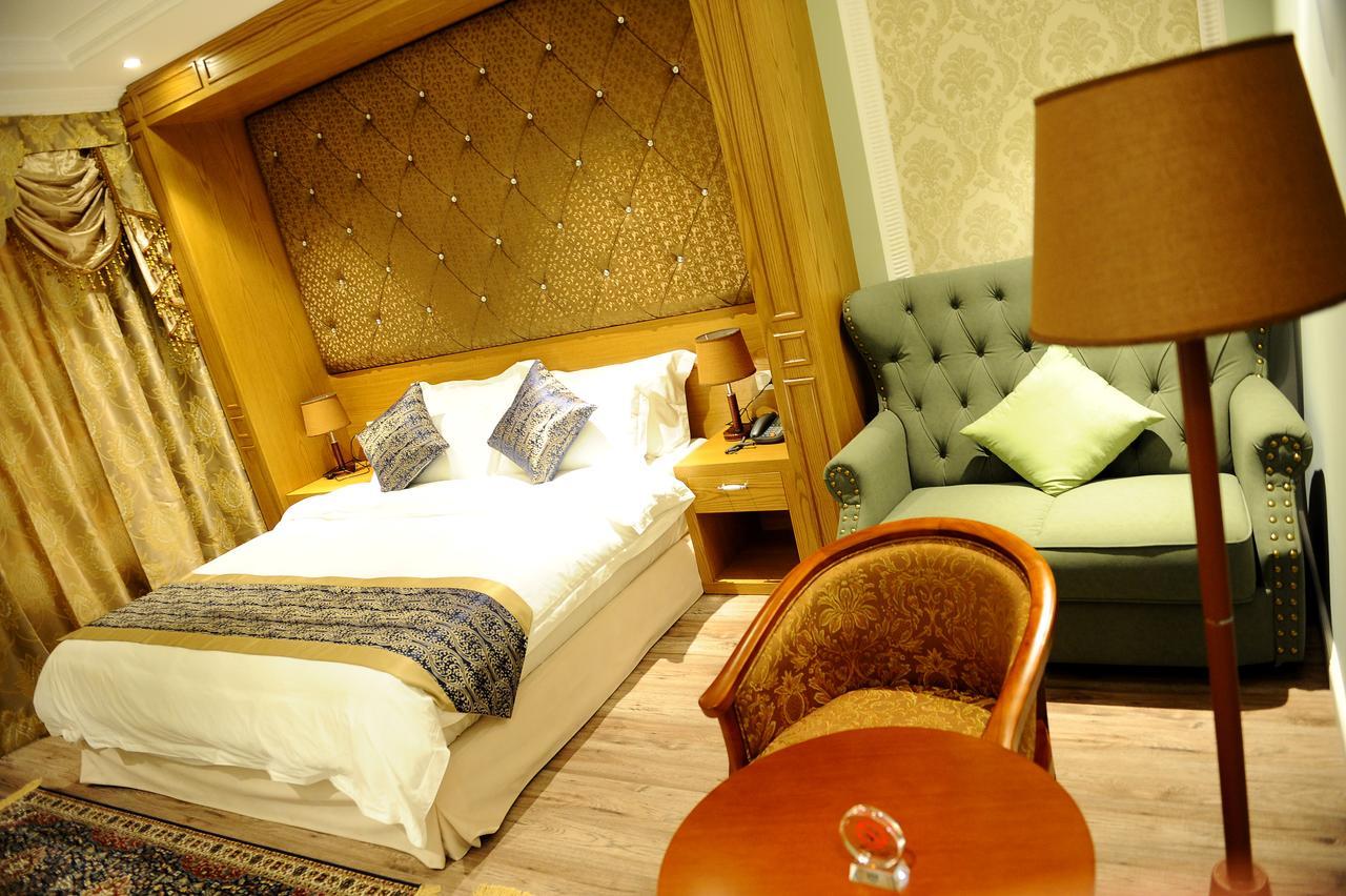 Hotel Britania Kamez Экстерьер фото