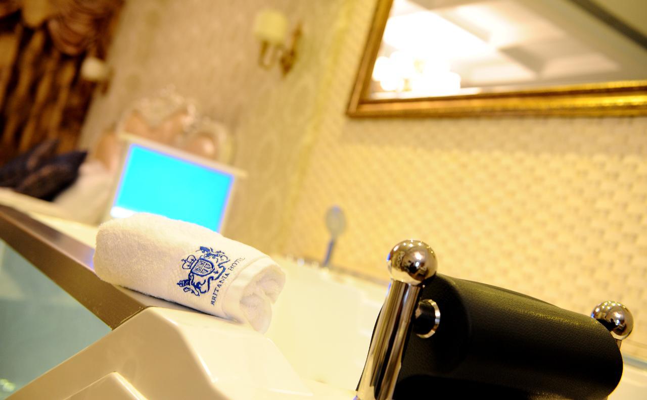 Hotel Britania Kamez Экстерьер фото