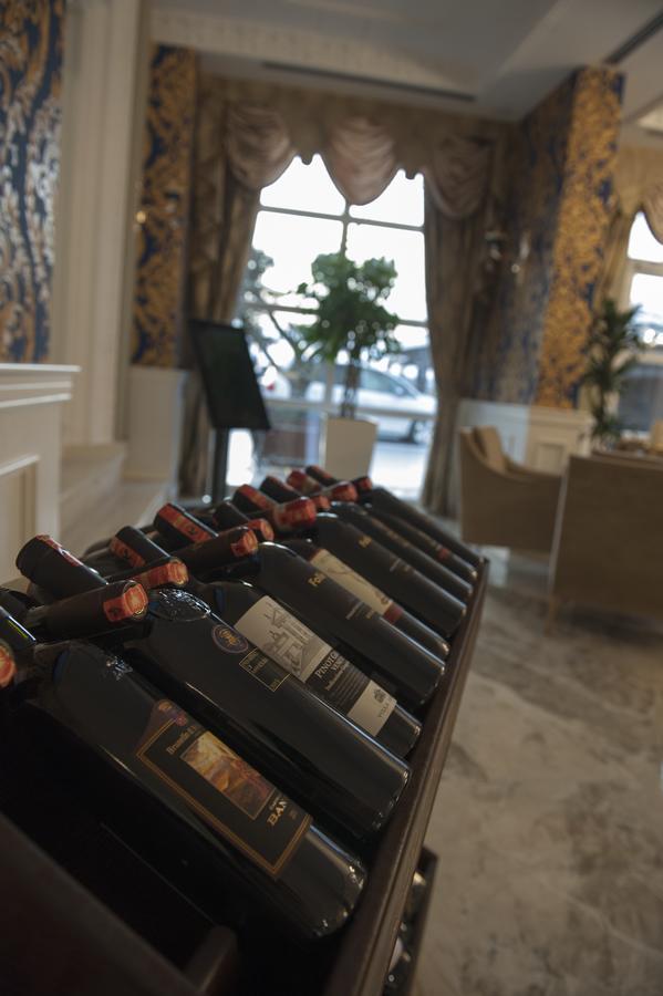 Hotel Britania Kamez Экстерьер фото