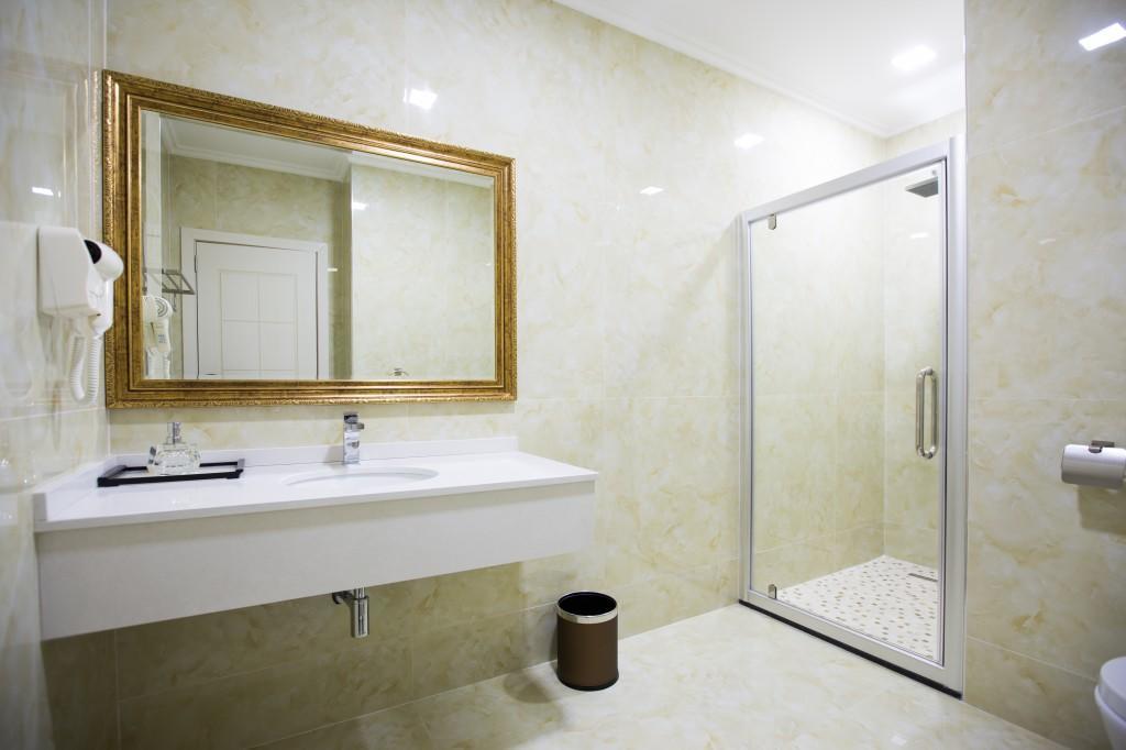 Hotel Britania Kamez Экстерьер фото