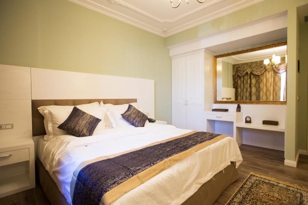 Hotel Britania Kamez Экстерьер фото