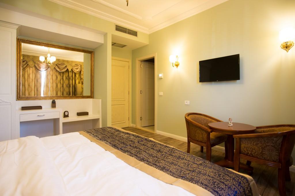 Hotel Britania Kamez Экстерьер фото
