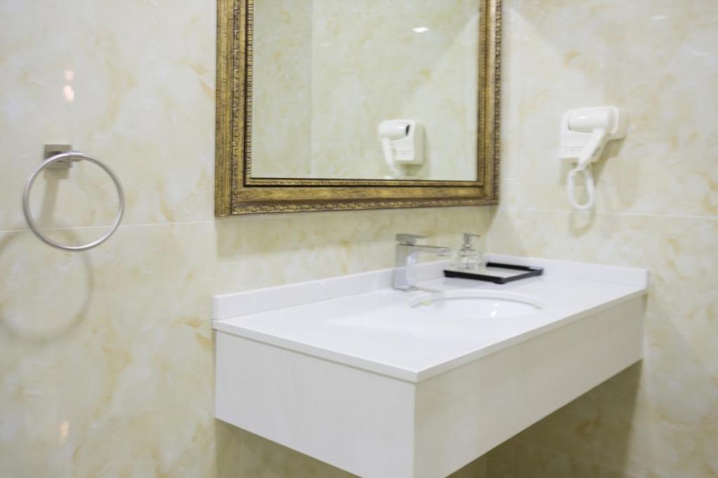 Hotel Britania Kamez Экстерьер фото